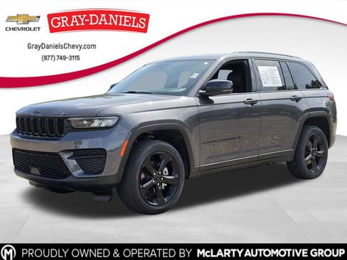 Used 2023 Jeep Grand Cherokee Altitude RWD image 1