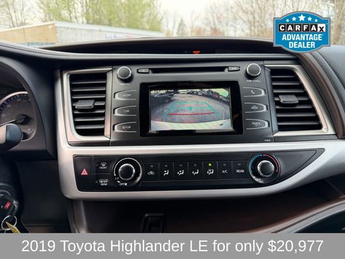 Used 2019 Toyota Highlander LE AWD/4WD image 22
