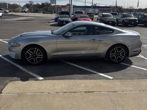 Used 2020 Ford Mustang Premium image 4