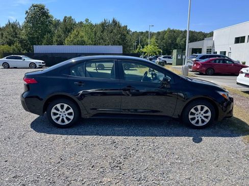 Used 2025 Toyota Corolla LE w/ Convenience Package FWD image 3