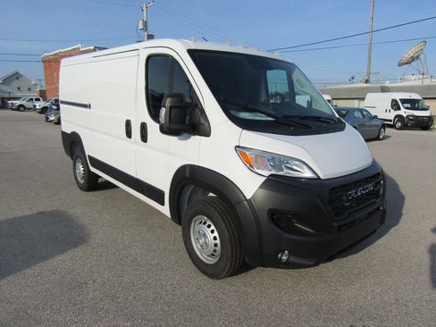 New 2025 RAM ProMaster 2500 w/ Convenience Group FWD image 1
