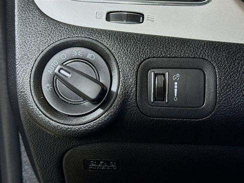 Used 2019 Dodge Journey SE image 11