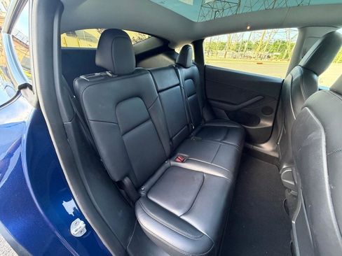 Used 2022 Tesla Model Y Long Range AWD/4WD image 18