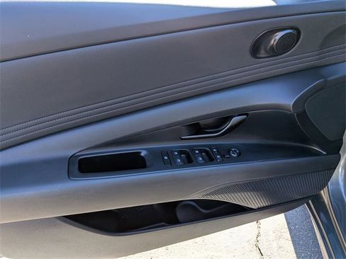 Used 2025 Hyundai Elantra SEL image 8