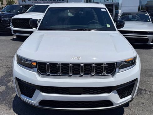New 2026 Jeep Grand Cherokee Limited AWD/4WD image 2