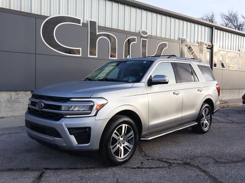 Used 2022 Ford Expedition XLT image 1