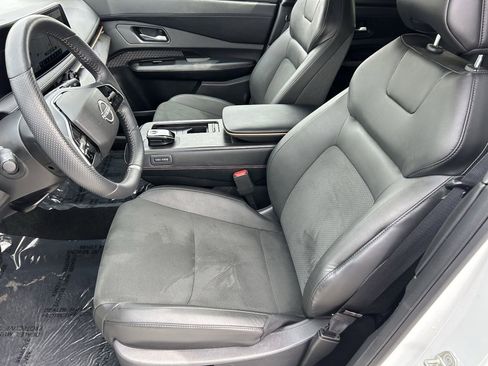 Certified 2025 Nissan Ariya FWD image 27
