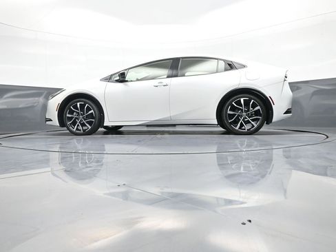 Used 2024 Toyota Prius Prime FWD image 32