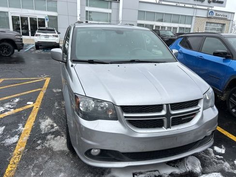 Used 2019 Dodge Grand Caravan GT image 2