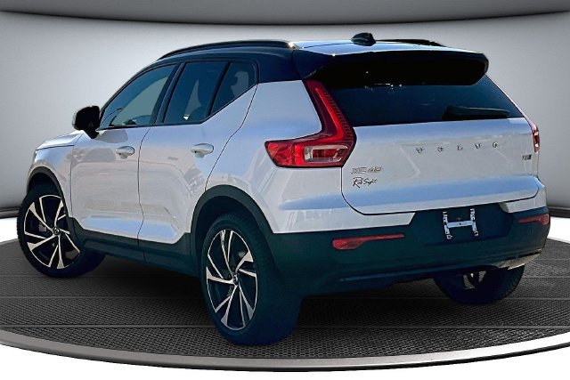 Used 2021 Volvo XC40 T5 R-Design w/ Advanced Package AWD/4WD image 4