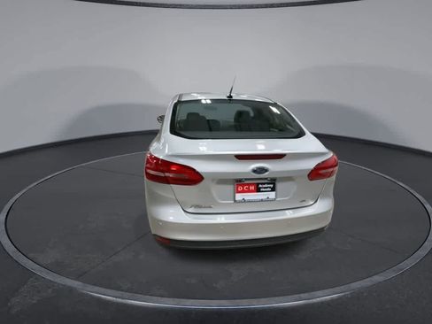 Used 2016 Ford Focus SE w/ SE Power Seat Package image 7