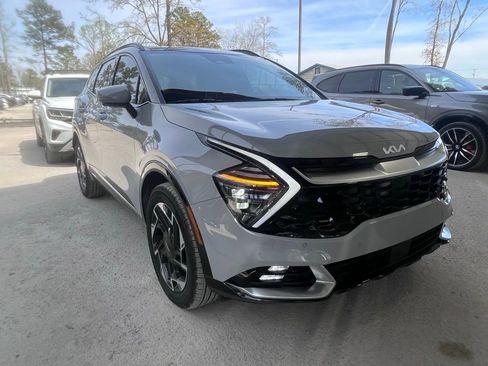 Used 2025 Kia Sportage SX image 1