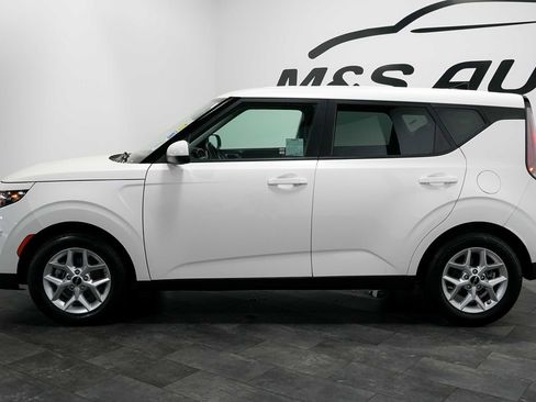 Used 2023 Kia Soul LX w/ Option Group 015 FWD image 3