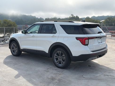 New 2026 Ford Explorer Active w/ Active Comfort Package AWD/4WD image 4