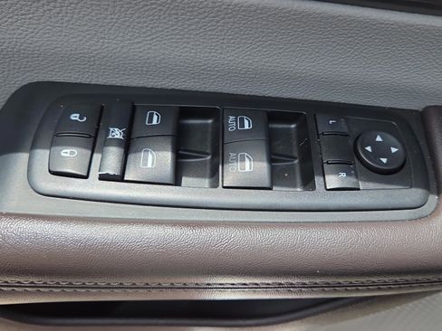Used 2017 Chrysler Pacifica Touring-L FWD image 31