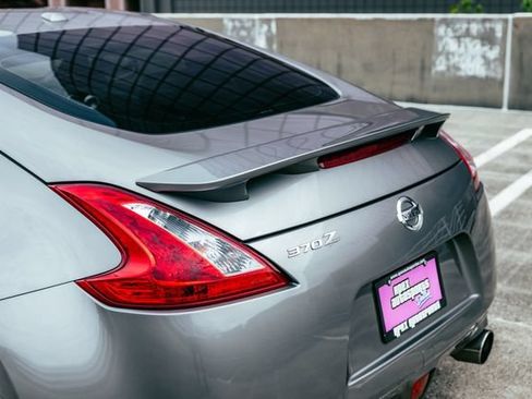 Used 2009 Nissan 370Z Touring RWD image 33