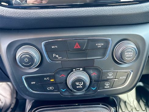 Used 2020 Jeep Compass Latitude image 15