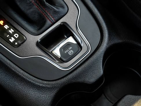 Used 2022 Jeep Cherokee Trailhawk w/ Premium Leather Package image 33