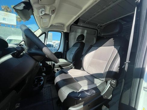 Used 2025 RAM ProMaster 2500 w/ Convenience Group FWD image 10