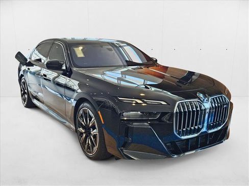 Used 2025 BMW i7 M70 AWD/4WD image 3