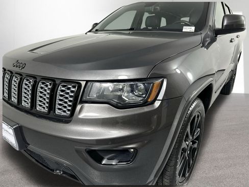 Used 2017 Jeep Grand Cherokee Altitude image 28