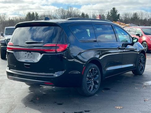 New 2026 Chrysler Pacifica Select image 48