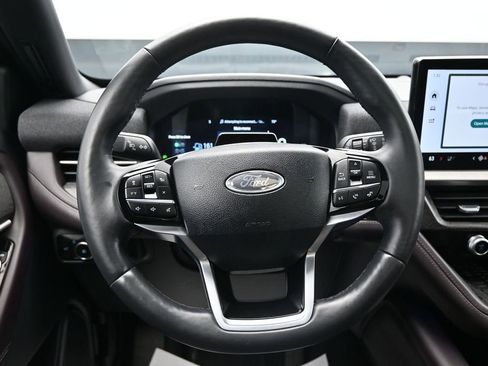 Used 2025 Ford Explorer Platinum w/ LUX Leather Package AWD/4WD image 16