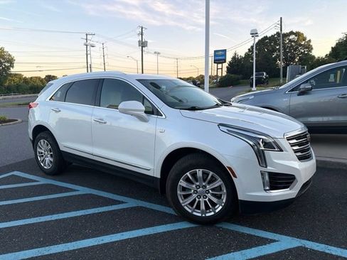 Used 2018 Cadillac XT5 FWD image 2
