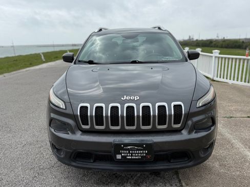 Used 2014 Jeep Cherokee Latitude w/ Comfort/Convenience Group FWD image 2
