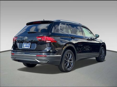 Used 2023 Volkswagen Tiguan SE image 4