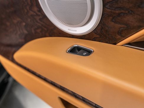 Used 2017 Aston Martin DB11 V12 RWD image 59