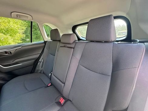 Used 2021 Toyota RAV4 LE AWD/4WD image 11
