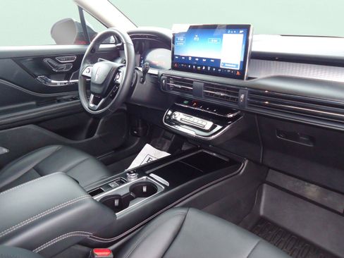 Used 2025 Lincoln Corsair AWD w/ Equipment Group 101A image 12