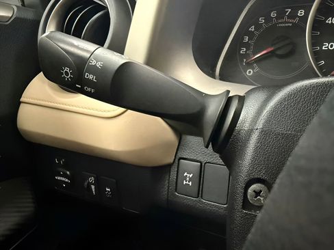 Used 2013 Toyota RAV4 LE AWD/4WD image 19