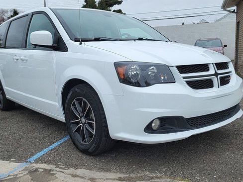 Used 2019 Dodge Grand Caravan GT image 2