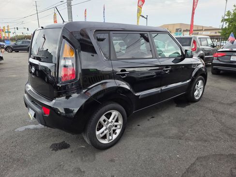 Used 2011 Kia Soul + FWD image 4