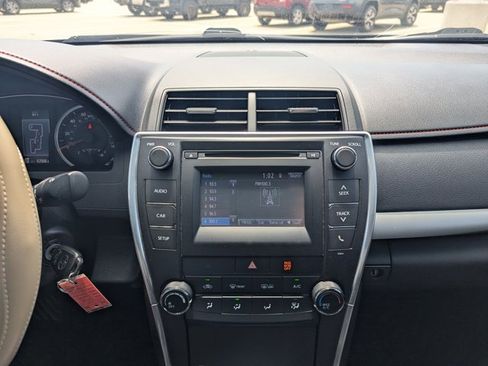 Used 2016 Toyota Camry SE image 11