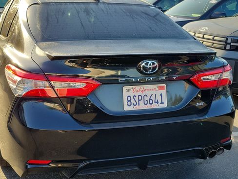 Used 2020 Toyota Camry SE FWD image 6
