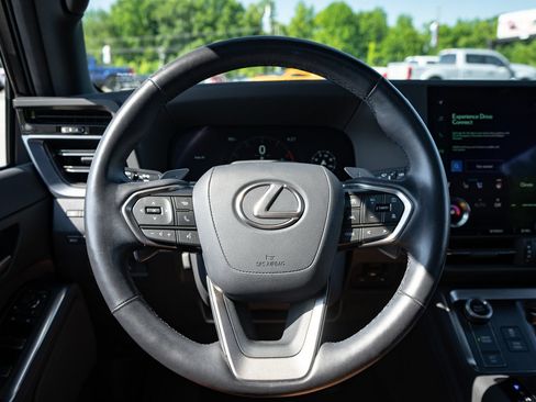 Used 2024 Lexus GX 550 w/ Accessory Package (2T) AWD/4WD image 47