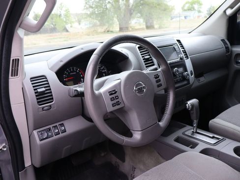 Used 2017 Nissan Frontier SV w/ SV Value Truck Package AWD/4WD image 15
