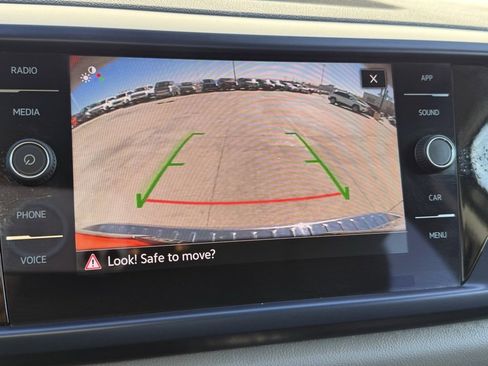 Certified 2023 Volkswagen Taos SE image 8