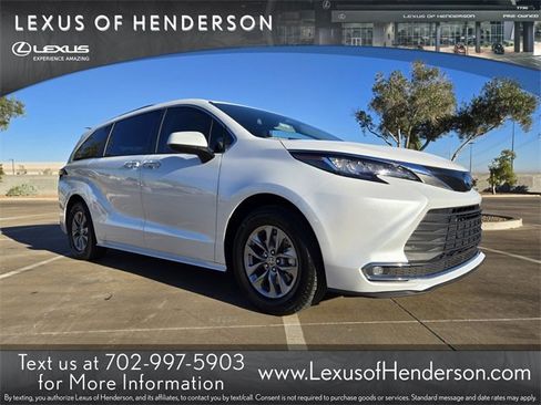 Used 2022 Toyota Sienna XLE image 1