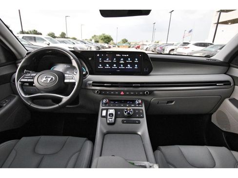 Certified 2025 Hyundai Palisade SEL AWD/4WD image 11