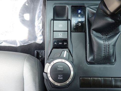 Certified 2024 Toyota Tacoma SR5 AWD/4WD image 24