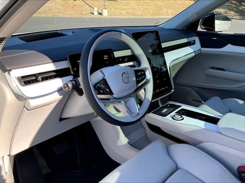 New 2025 Volvo EX90 Plus w/ Protection Package Premier image 8