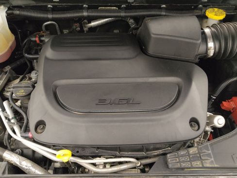 Used 2023 Chrysler Voyager LX FWD image 30