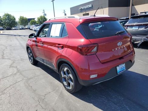 Certified 2023 Hyundai Venue Limited FWD image 3