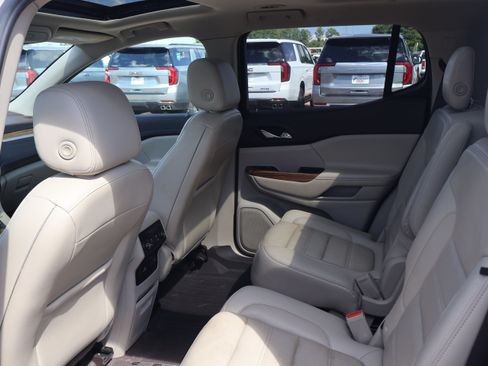 Used 2019 GMC Acadia Denali w/ Technology Package FWD image 16