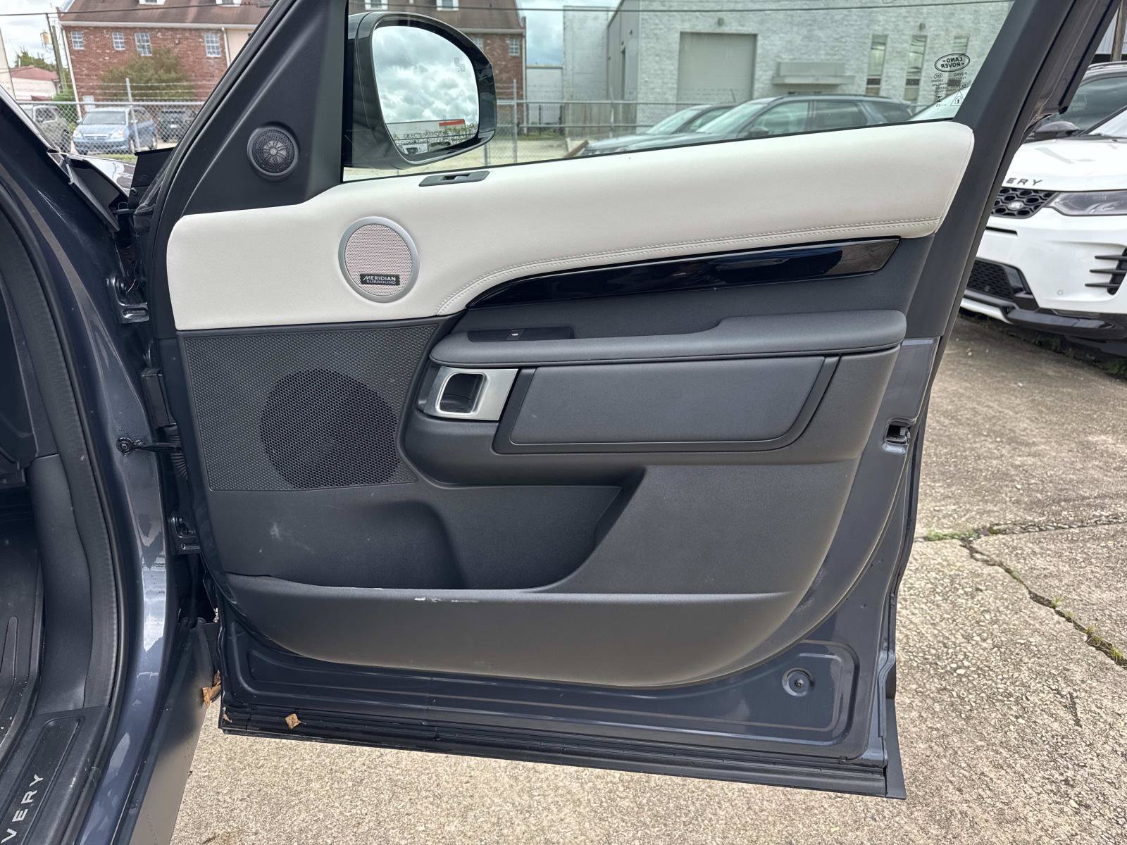 Used 2025 Land Rover Discovery S AWD/4WD image 14