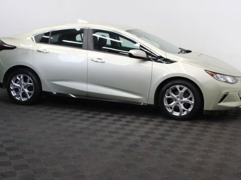 Used 2017 Chevrolet Volt Premier w/ Driver Confidence II Package FWD image 4